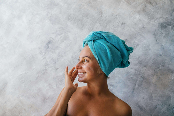 woman applying gradual tanner